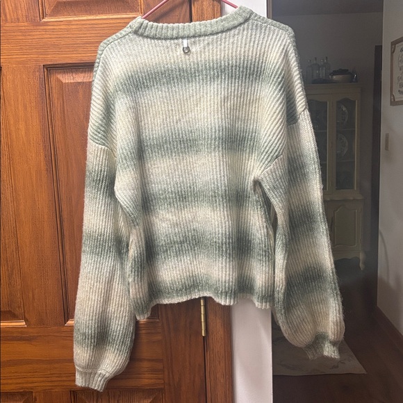 Umbra Green and Cream Women's Crew Neck Sweater - Picture 3 of 4